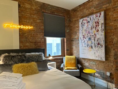 Timeless Loft -OTR -TQL w/ FREE Parking