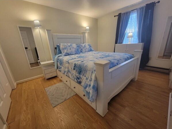 2 bedrooms, iron/ironing board, WiFi, bed sheets - Charming 2-bedroom house in tranquil New Gloucester with WiFi, AC (New Gloucester)