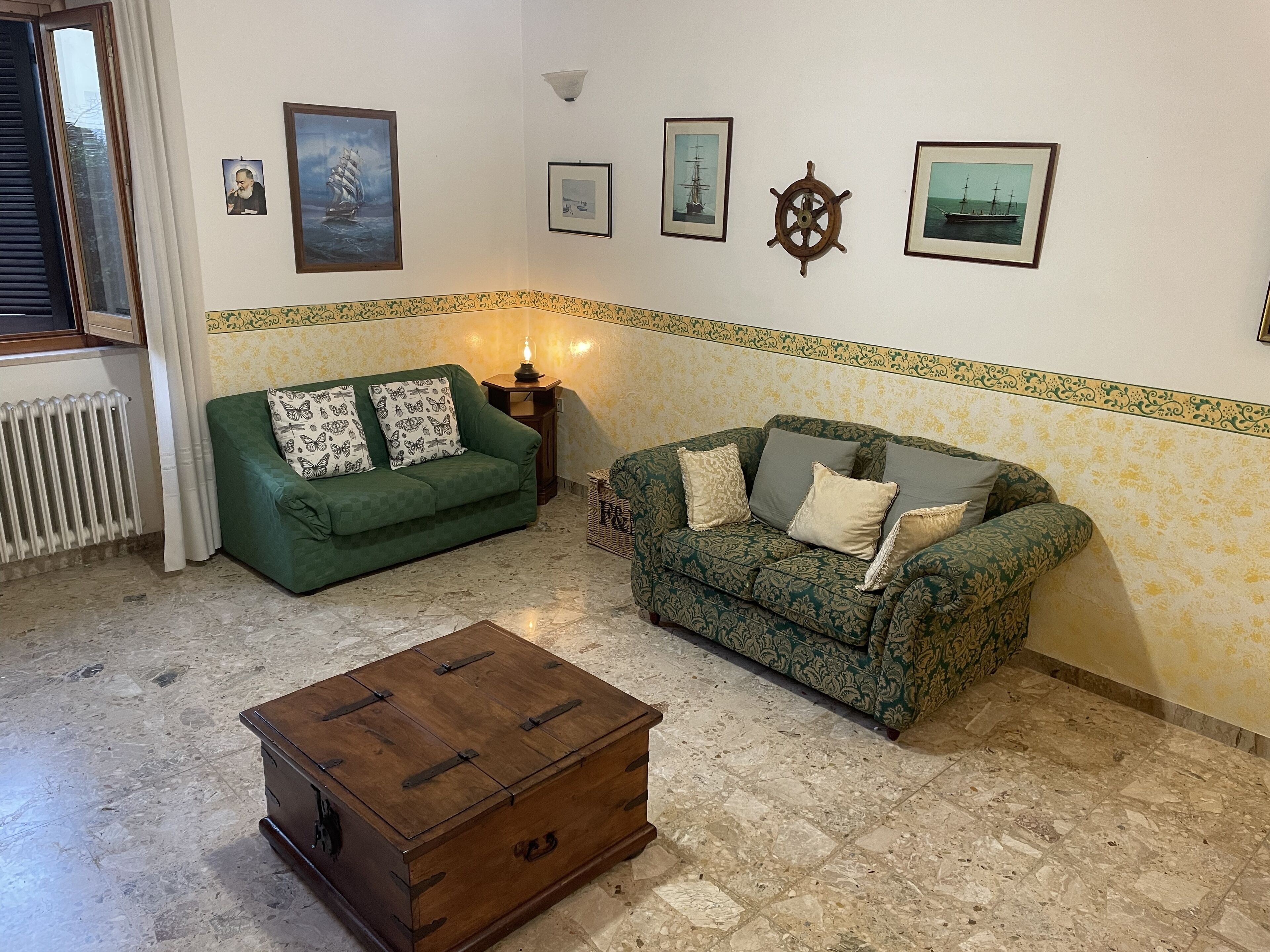Charming Central Bisenti Getaway with Garden and off street parking