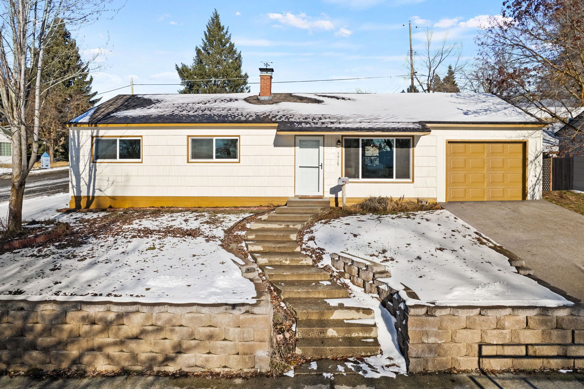 Cozy & Clean home nestled NW Spokane!