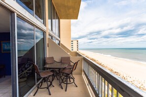 Outdoor dining - 2 Bedroom, 2 Bath Oceanfront Townhouse (Ocean City)