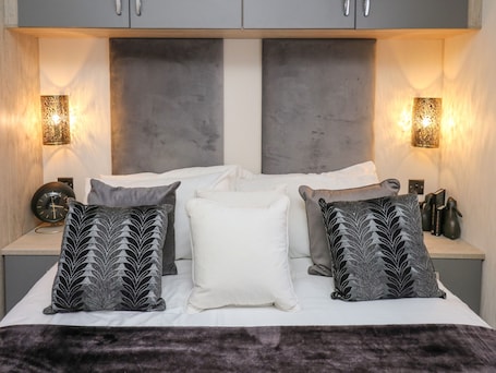 2 bedrooms, individually decorated, individually furnished, free WiFi