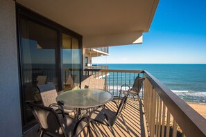 Outdoor dining - Ocean City's Premiere Building (Ocean City)