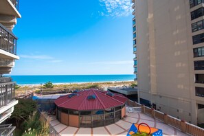 Property grounds - Beautiful Two Bedroom Plus Den (Ocean City)