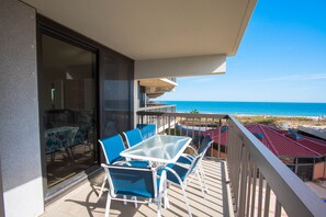 Outdoor dining - Beautiful Two Bedroom Plus Den (Ocean City)