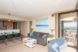 TV - Beautiful Two Bedroom Plus Den (Ocean City)