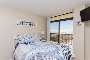 3 bedrooms, free WiFi, bed sheets, wheelchair access - Direct Ocean Front 3 Bedroom South End Unit with 2 Balconies! (Ocean City)