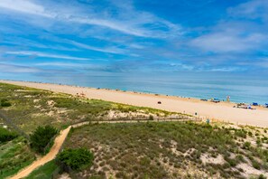On the beach - Direct Ocean Front 3 Bedroom South End Unit with 2 Balconies! (Ocean City)