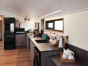Dishwasher, cookware/dishes/utensils