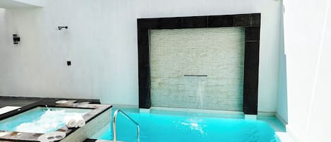 Piscine extérieure, piscine chauffée