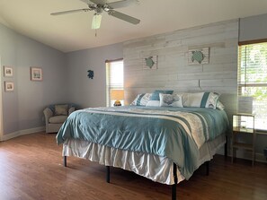 4 bedrooms, desk, iron/ironing board, free WiFi - [HEATED POOL] 4 Bedroom House on the Water-    Relax with Nature (Cape Coral)