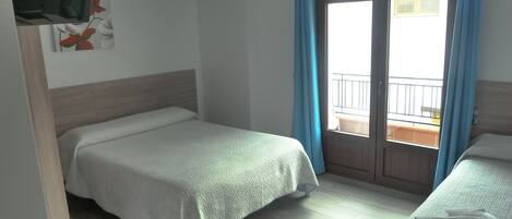 Perheyhteismajoitus | Kannettavalle tietokoneelle sopiva työtila, ilmainen Wi-Fi