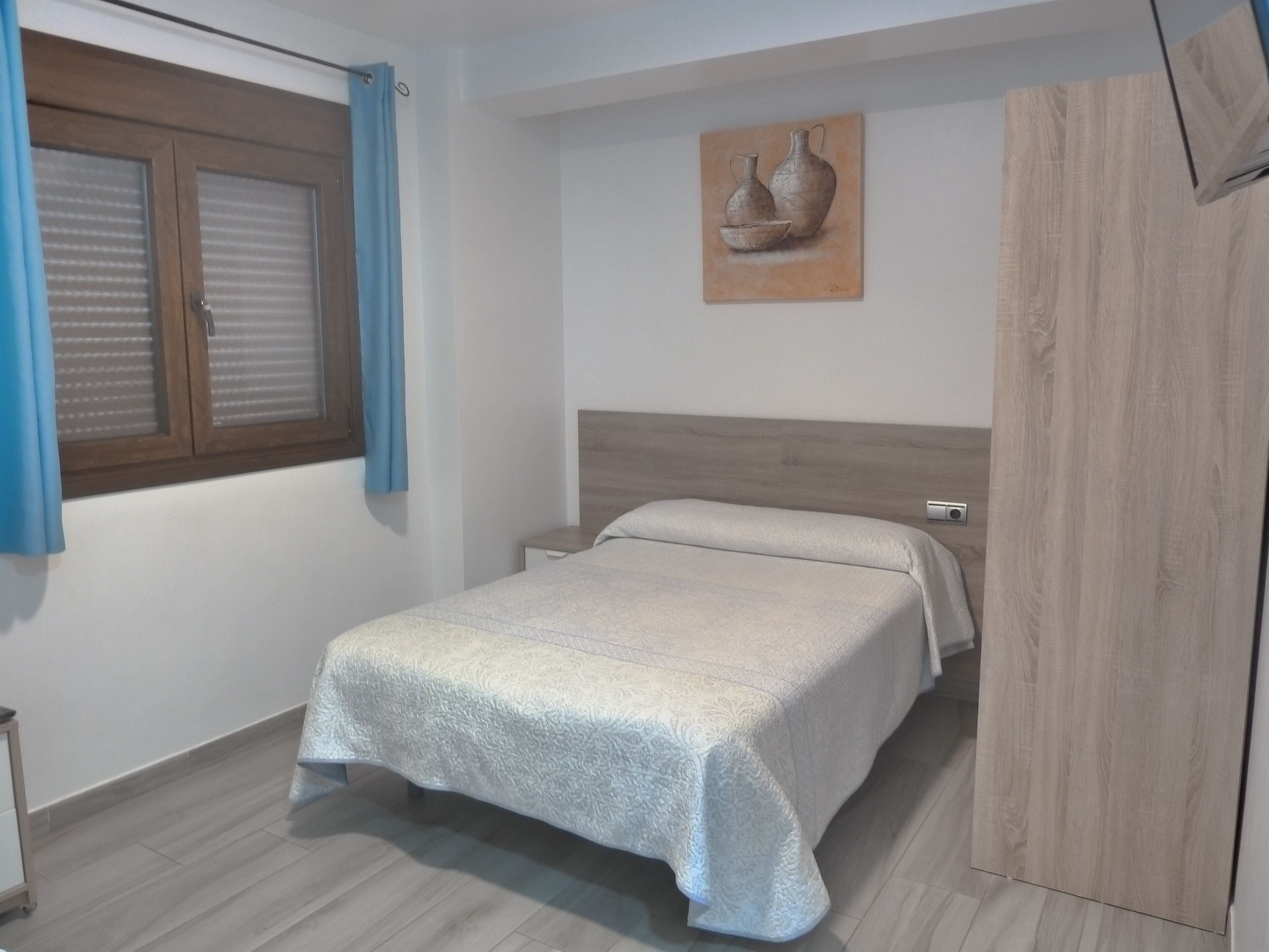 手提電腦工作空間、免費 Wi-Fi、床單