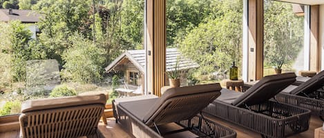 Sauna, hot tub, steam room