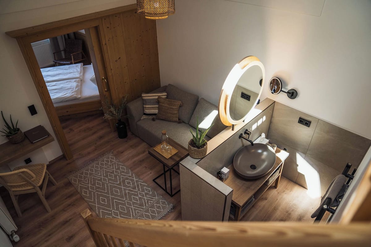 Hideaway Exclusive | 房內夾萬、手提電腦工作空間、免費 Wi-Fi、獨特設計