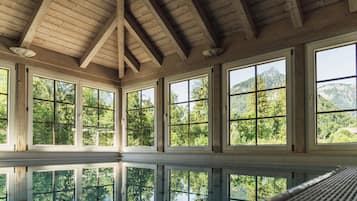 Sauna, hot tub, steam room