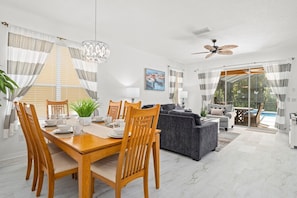 Smart TV, table football - The New Woodlands Villa @ Watersong - A 4 bed 3 bath South Facing Pool Home (Davenport)