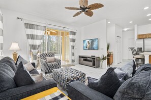 Smart TV, table football - The New Woodlands Villa @ Watersong - A 4 bed 3 bath South Facing Pool Home (Davenport)