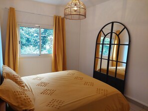 3 chambres, fer et planche Ă repasser, draps fournis