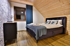 7 bedrooms, iron/ironing board, WiFi, bed sheets