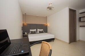 1 bedroom, WiFi, bed sheets - Beautiful double room in Bello   (Bello)