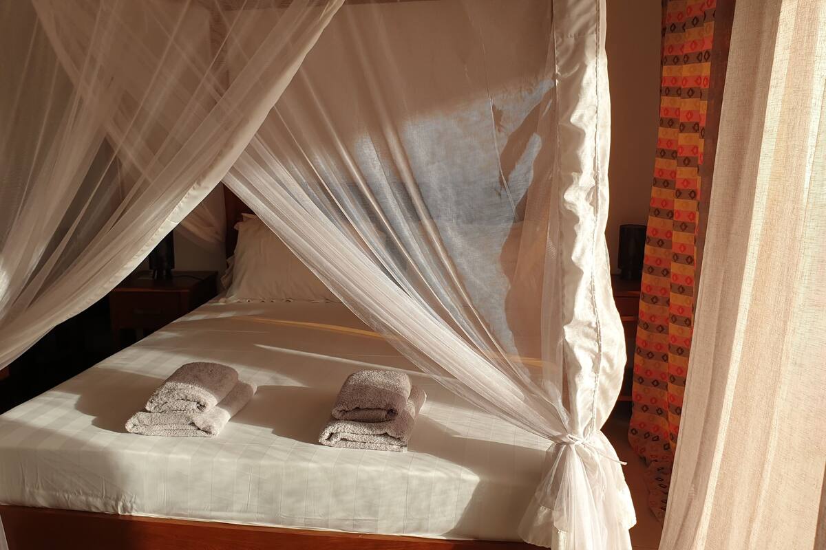 WiFi (free), individually decorated, individually furnished, bed sheets