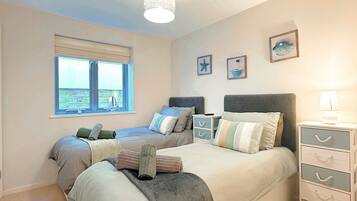 3 bedrooms, desk, iron/ironing board, free WiFi