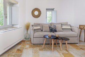 Deluxe Apartment | Living area | Flat-screen TV - Serenity Village (Naxos)