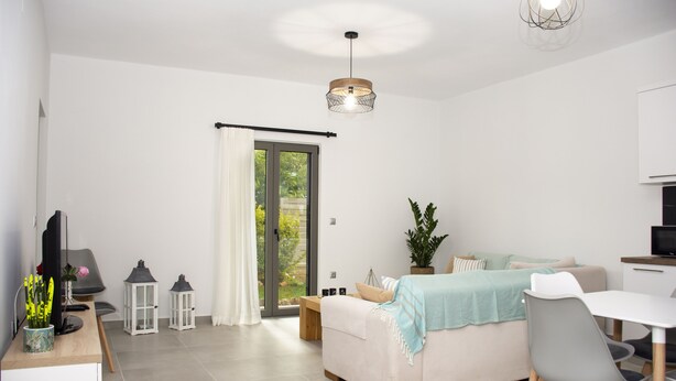 TV - Cozy Christina Apartment ground floor (Kissamos)