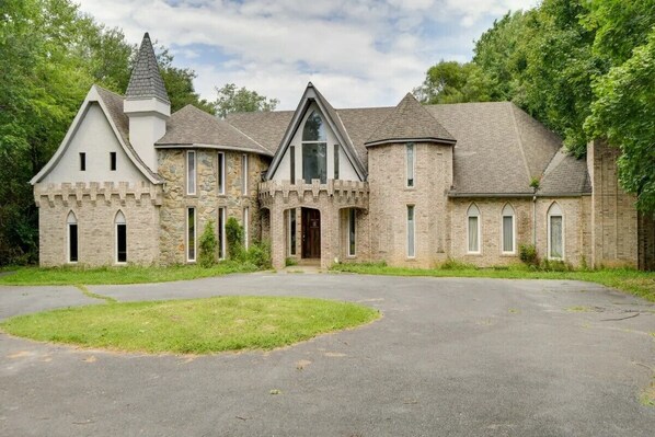 Exterior - Silver Stone Castle Guest Wing in Silver Spring with Game Room, Pool Table, etc. (Silver Spring)