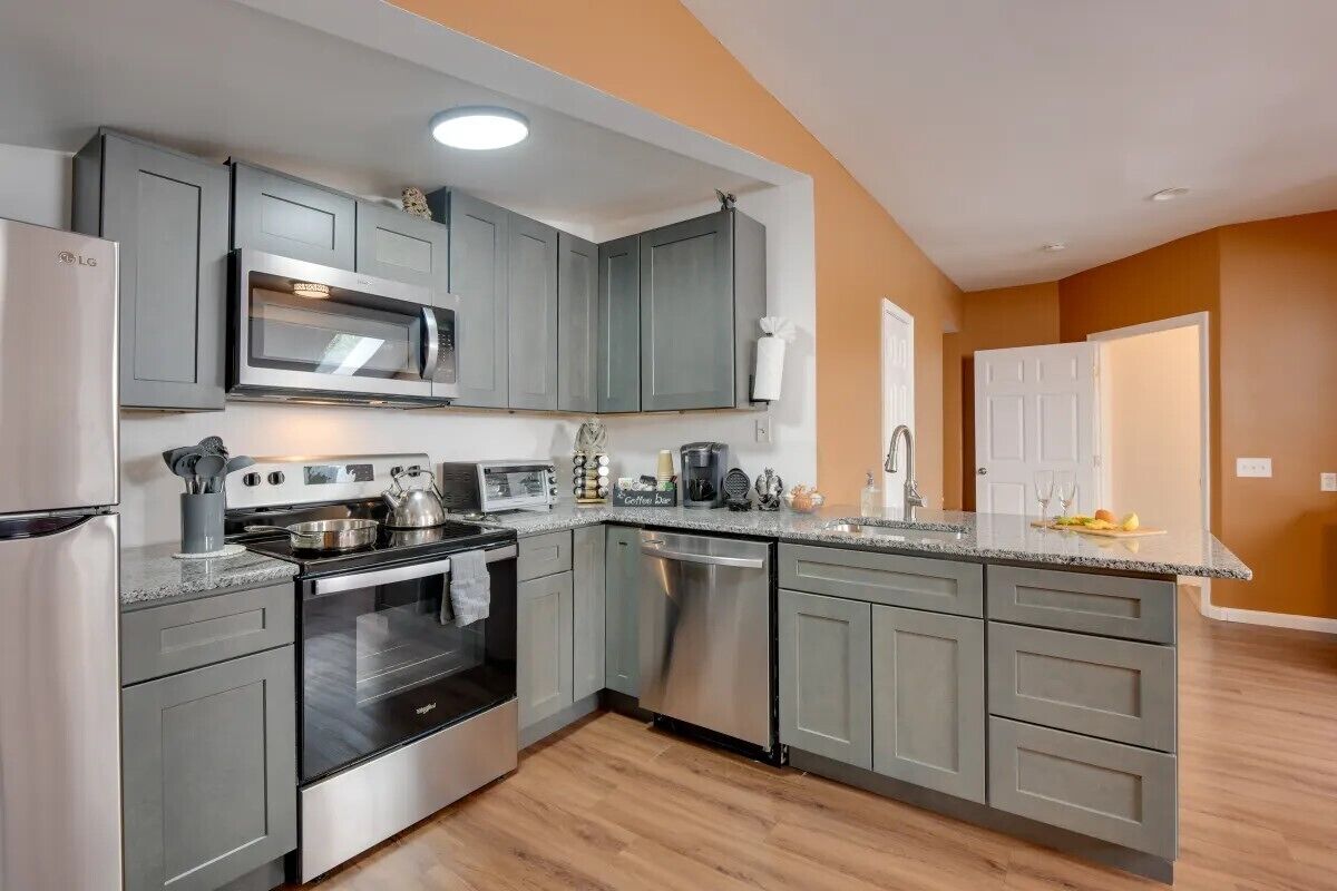 冰箱、微波炉、烤箱、炉灶