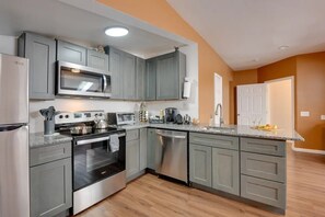 Fridge, microwave, oven, stovetop - Silver Stone Castle Guest Wing in Silver Spring with Game Room, Pool Table, etc. (Silver Spring)