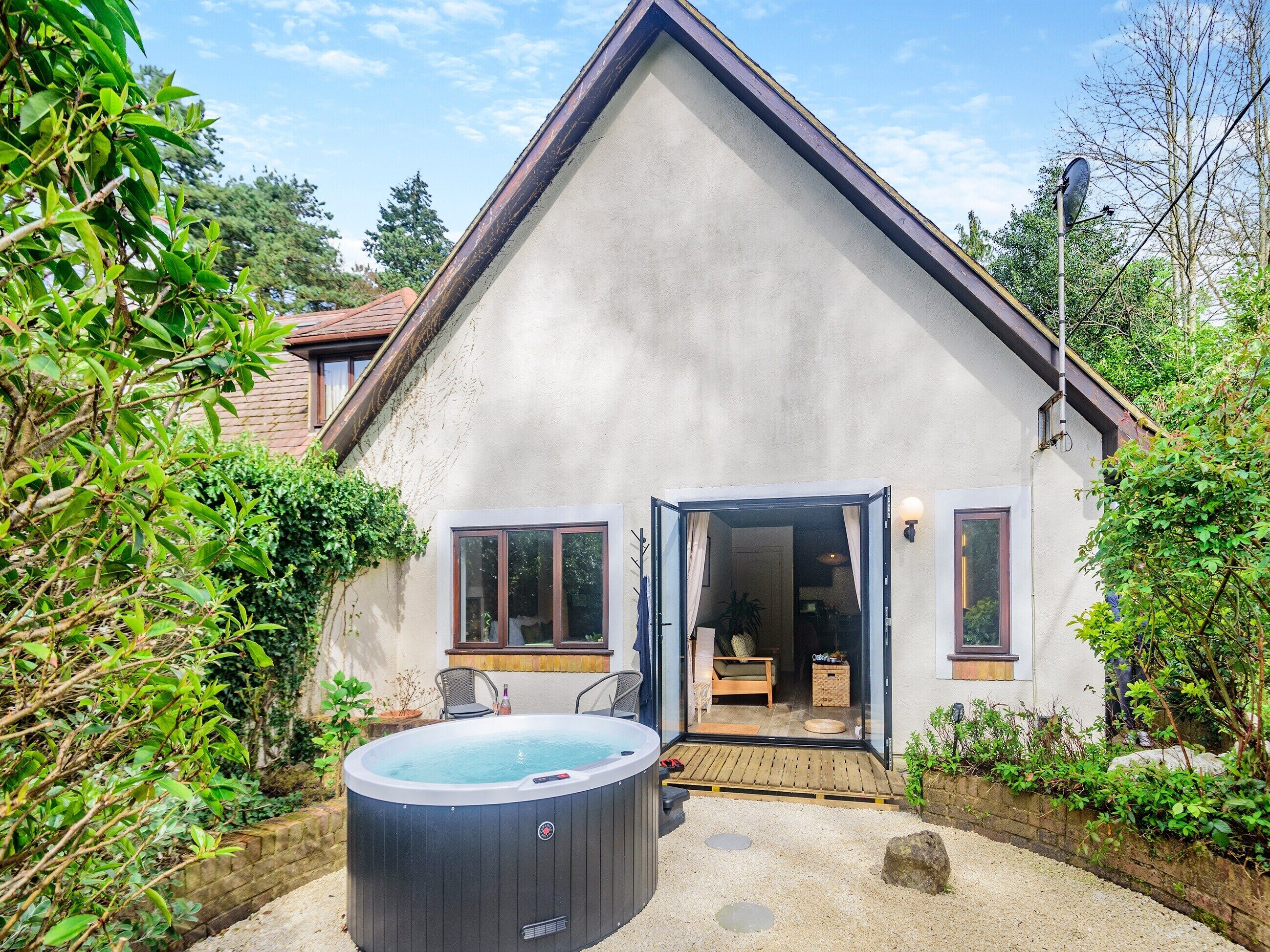 1 bedroom accommodation in Churt, near Farnham