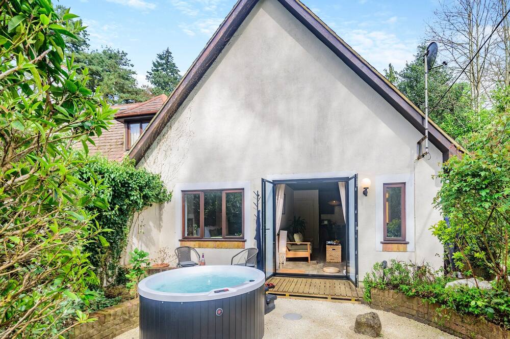 1 bedroom accommodation in Churt, near Farnham