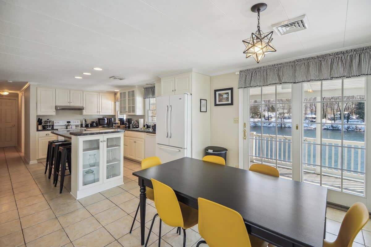 Kylskåp, mikrovågsugn, ugn och spishäll