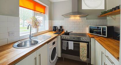 Popular Contractor 2-bed House in Lincoln