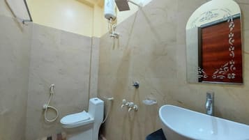 Deluxe Double Room | Bathroom