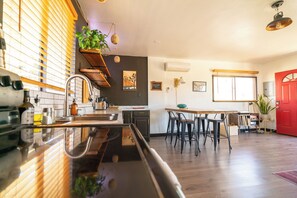 Fridge, oven, stovetop, coffee/tea maker - Cozy casita on quiet desert hillside with views, fire pit and grill! (Yucca Valley)