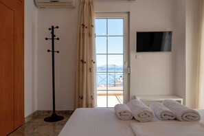 4 bedrooms, in-room safe, desk, iron/ironing board