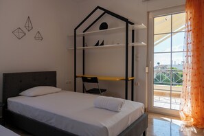 4 bedrooms, in-room safe, desk, iron/ironing board - Villa Artia - Subtle elegance in a seaside village (Xiropigado)