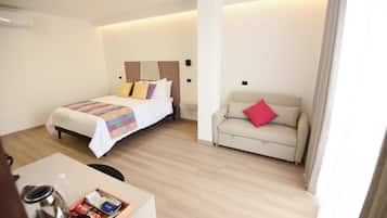 Habitación junior | 1 dormitorio, caja fuerte, cortinas opacas y sistema de insonorización