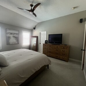 2 bedrooms, desk, iron/ironing board, free WiFi