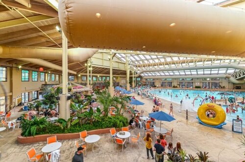 2Bed/2Bath Deluxe Suite in our Dells Resort w/Access to Wilderness Territory!