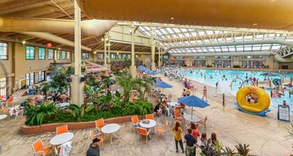 2Bed/2Bath Deluxe Suite in our Dells Resort w/Access to Wilderness Territory!