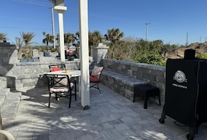Outdoor dining - Spacious one of a kind beachside home (Ormond Beach)