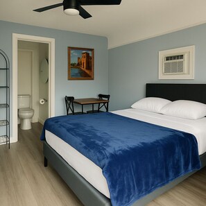 1 bedroom, iron/ironing board, free WiFi, bed sheets - A newly renovated boutique hotel at Hollywood Beach, FL, steps from the sand. (Hollywood)