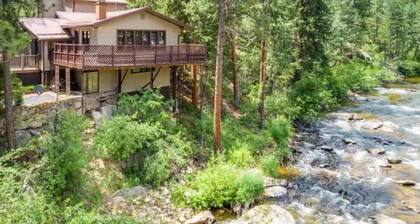 Cozy Riverfront Cabin Near Estes Park & RMNP - Fireplace & Fall Views