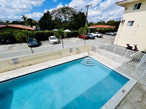 Pool - Cozy Coral Gables Apartment. (Coral Gables)
