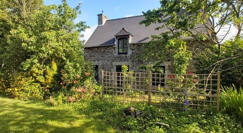 Gite Proche Plages: St Cast Frehel Refait Neuf Dans Hameau .jard+ Terrasse Calme