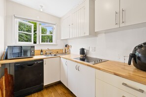 Refrigerador, microondas, parrilla de estufa y lavavajillas 